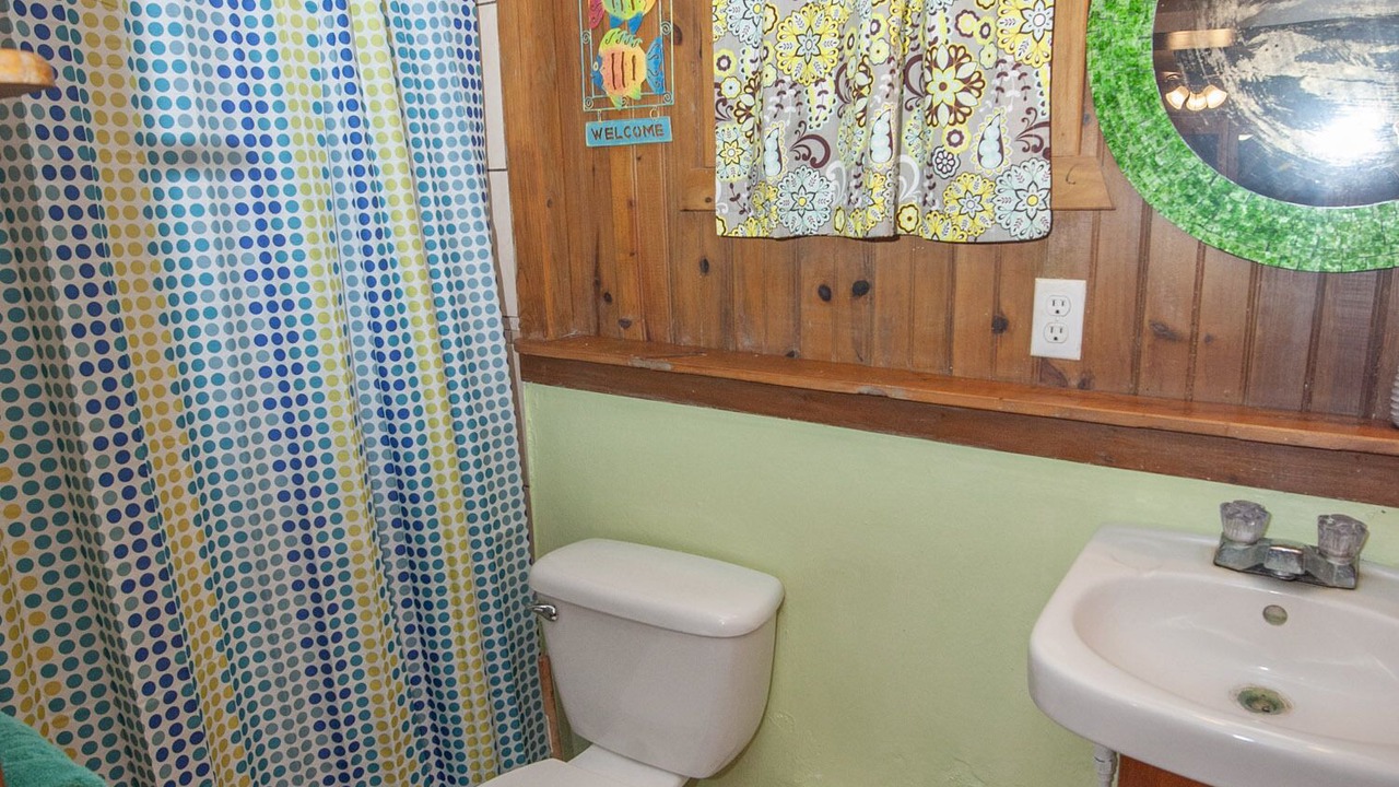 Photo of Bathroom in Antoneys Cay