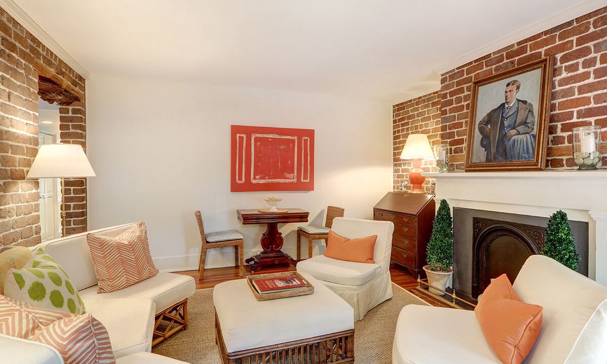 Photo of Livingroom in Old West Broad Neighborhood