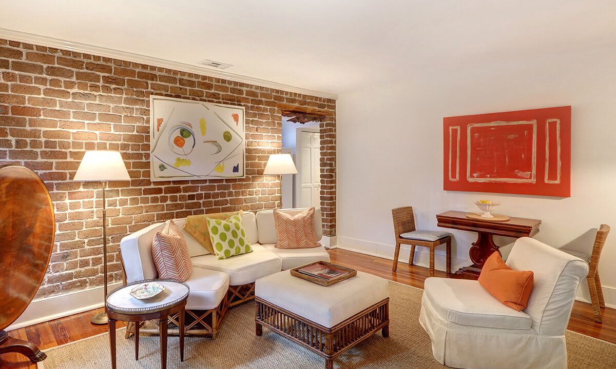 Photo of Livingroom in Old West Broad Neighborhood