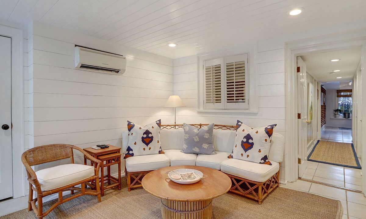 Photo of Livingroom in Old West Broad Neighborhood