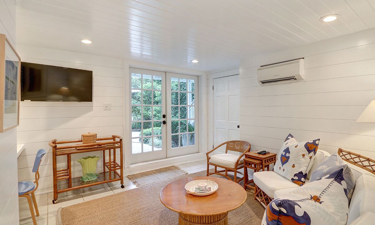 Photo of Livingroom in Old West Broad Neighborhood