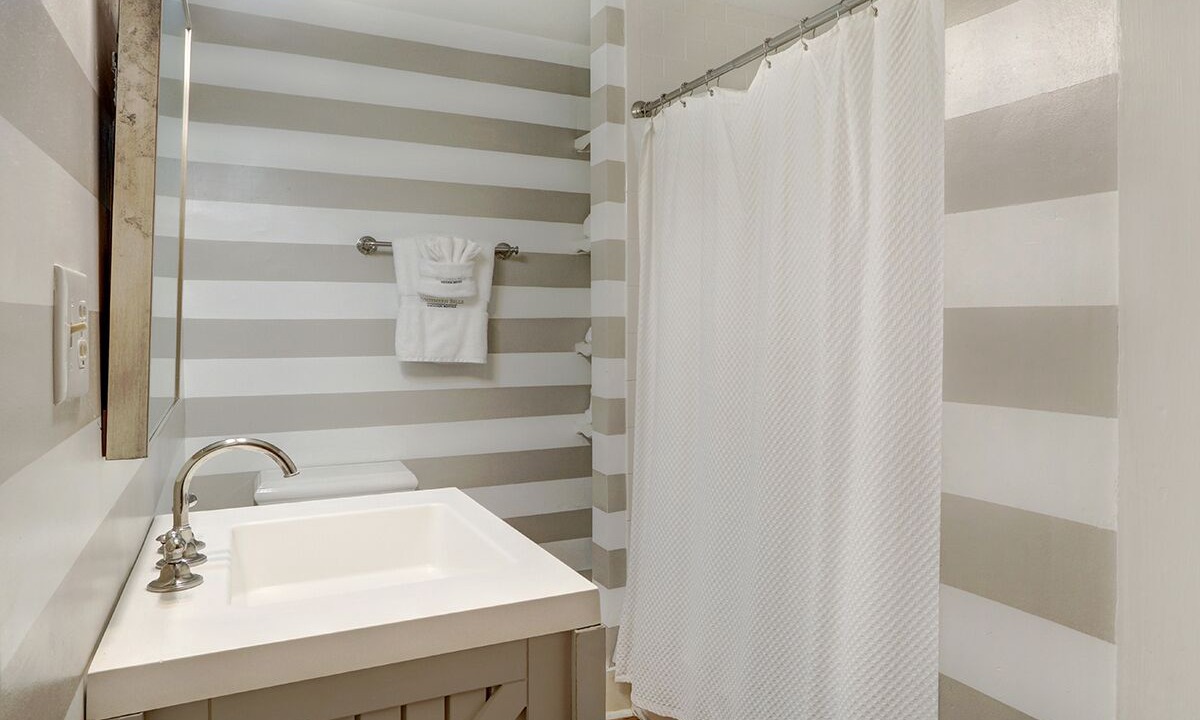 Photo of Bathroom in Old West Broad Neighborhood