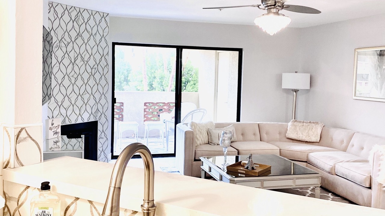 Photo of Livingroom in Camelback East
