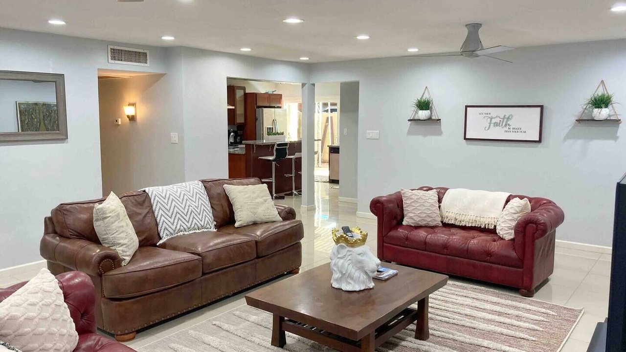 Photo of Livingroom in Continental Villas