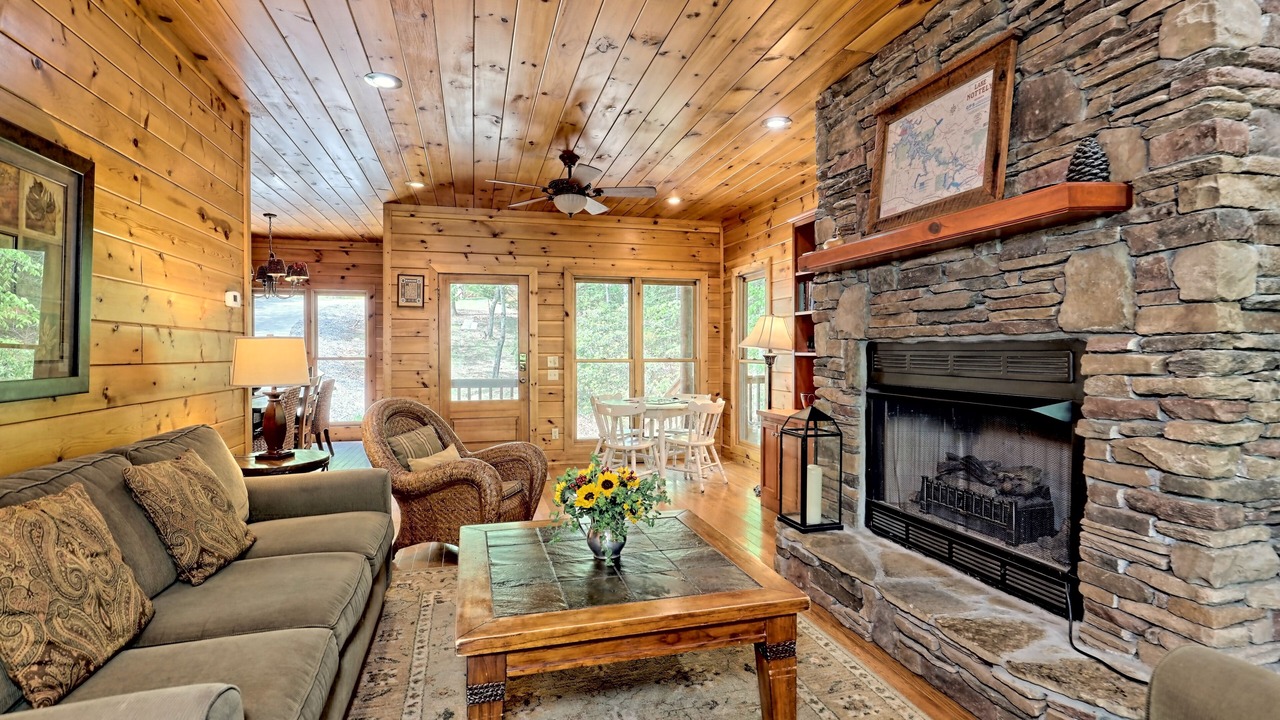 Photo of Livingroom in Blairsville