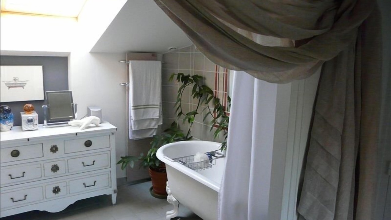 Photo of Bathroom in Chitenay