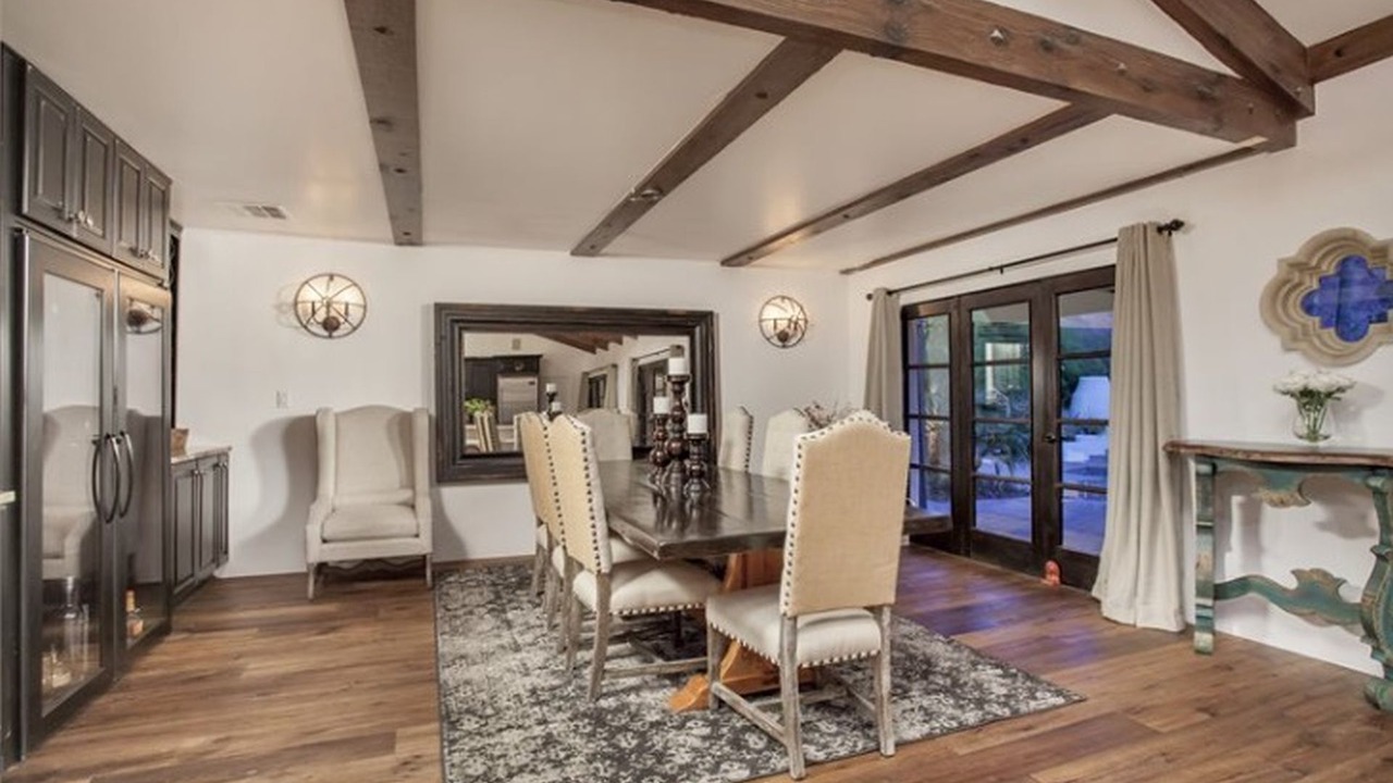 Photo of Livingroom in Camelhead Estates