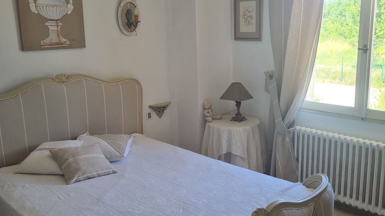 Photo of Bedroom in L'Isle-sur-la-Sorgue