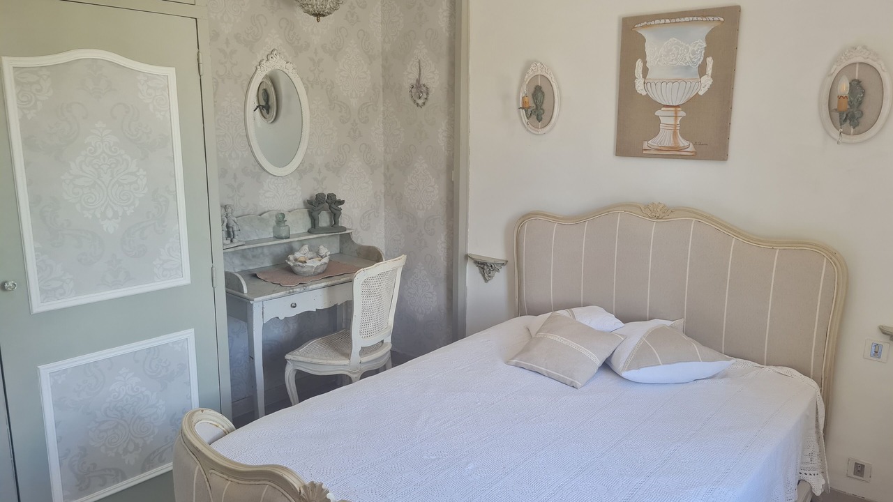 Photo of Bedroom in L'Isle-sur-la-Sorgue