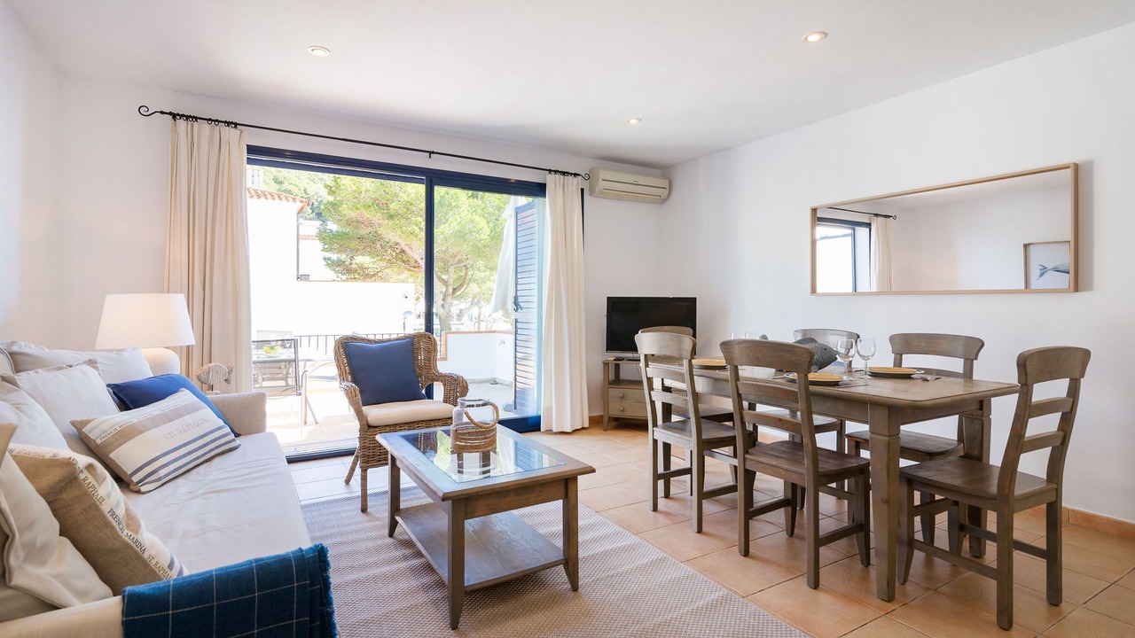 Photo of Livingroom in Tamariu