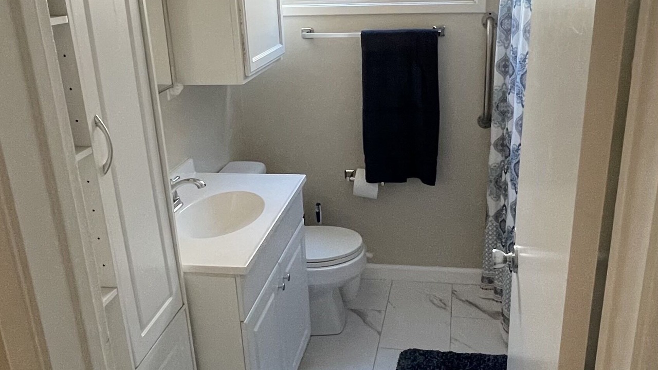 Photo of Bathroom in Harbor