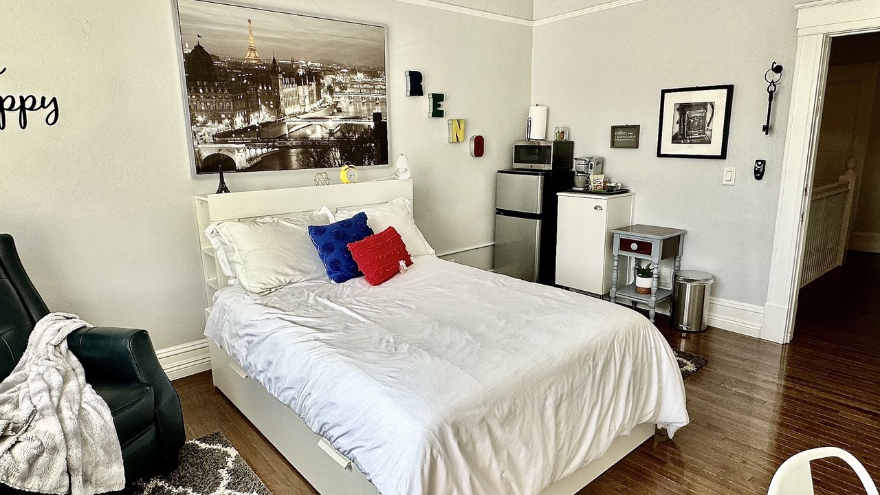 Photo of Bedroom in Midtown