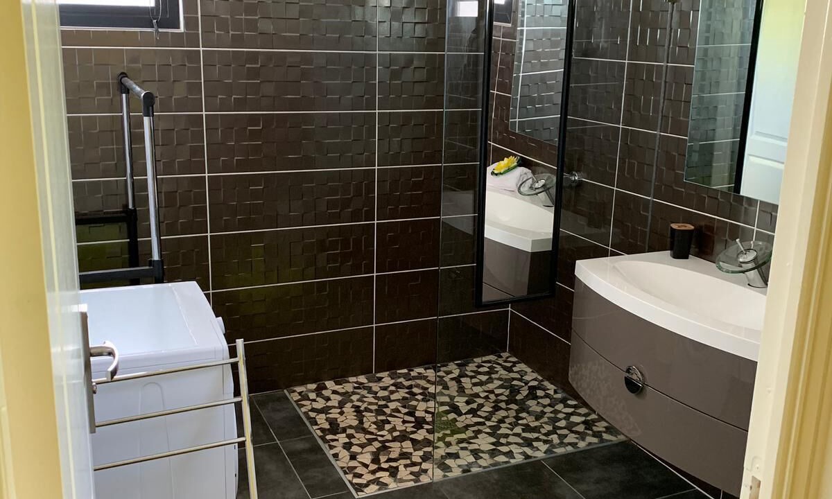 Photo of Bathroom in Damencourt