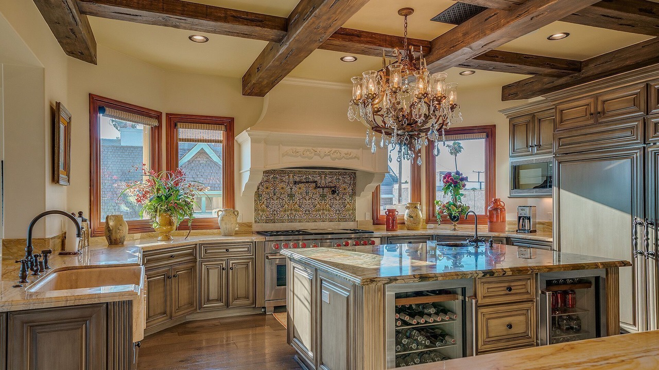Photo of Kitchen in Peninsula