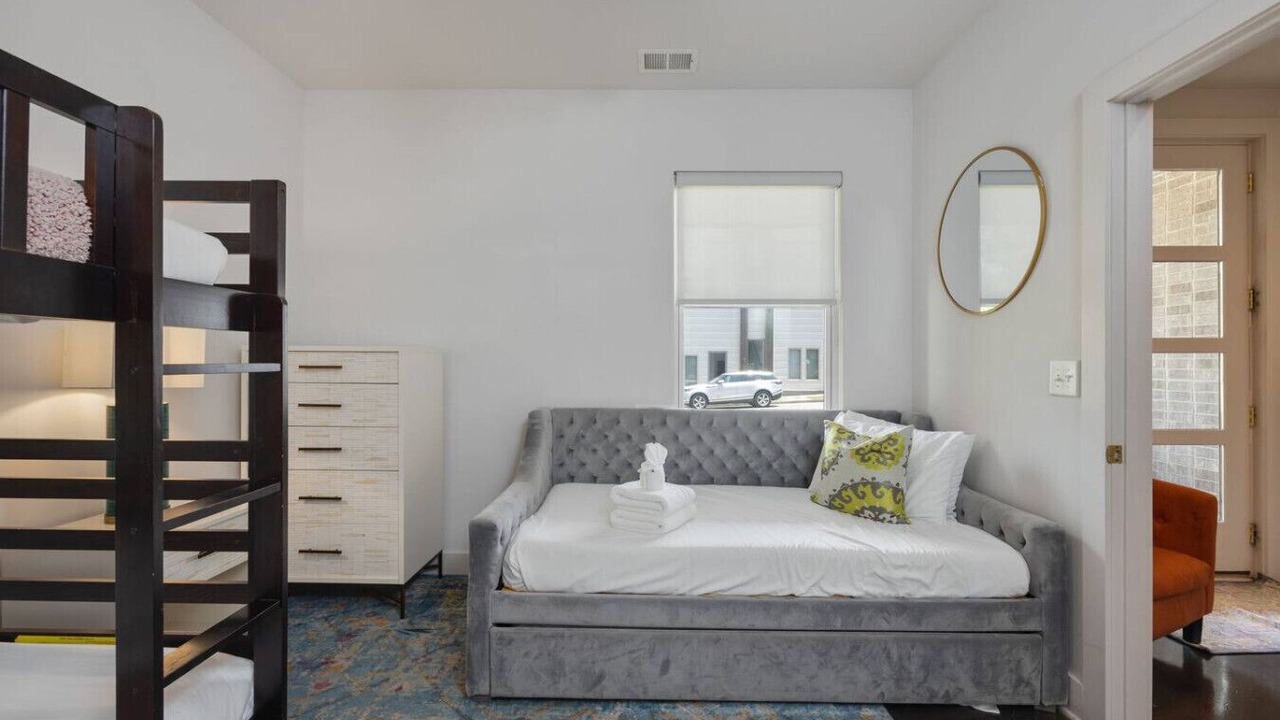 Photo of Bedroom in Hadley - Washington
