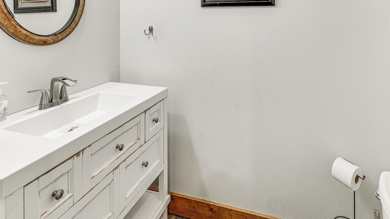 Photo of Bathroom in Golden