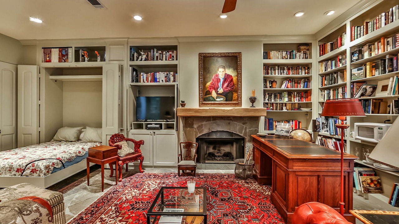 Photo of Livingroom in Greenway Plaza-Upper Kirby