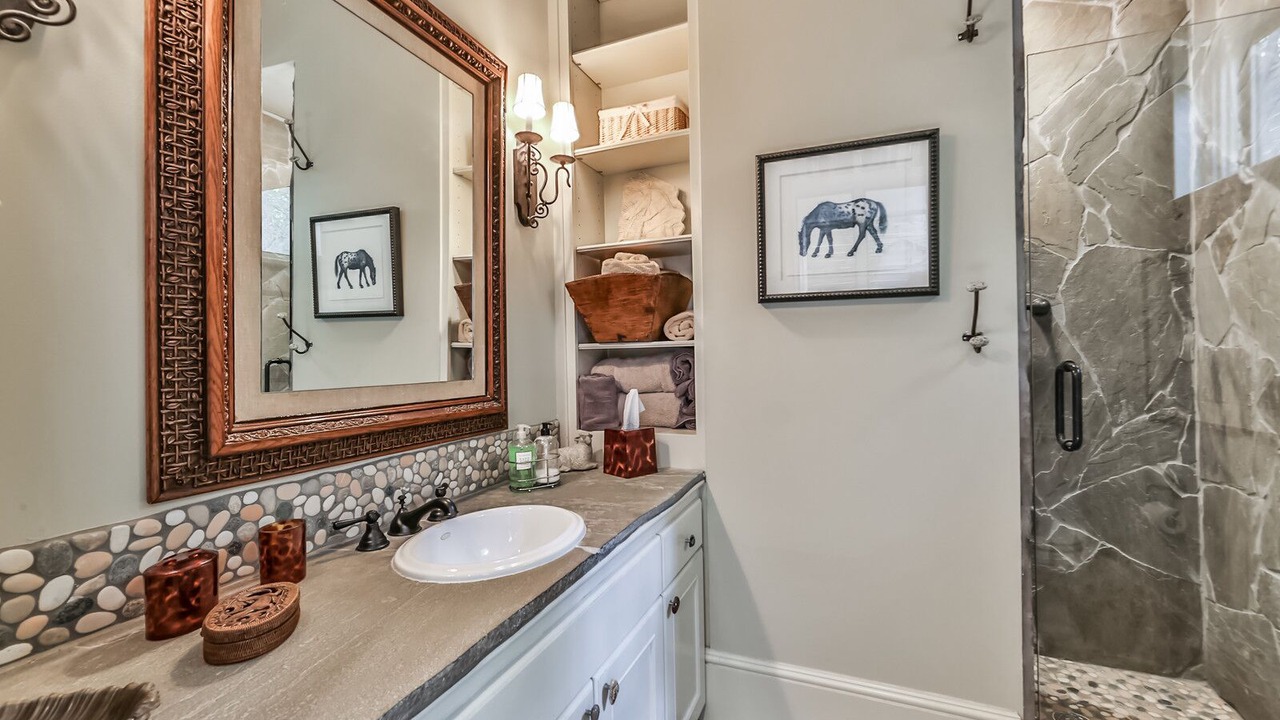 Photo of Bathroom in Greenway Plaza-Upper Kirby