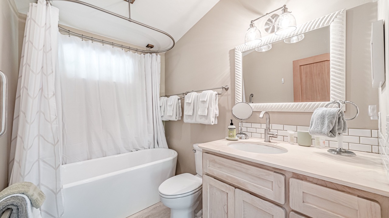 Photo of Bathroom in Gold Beach