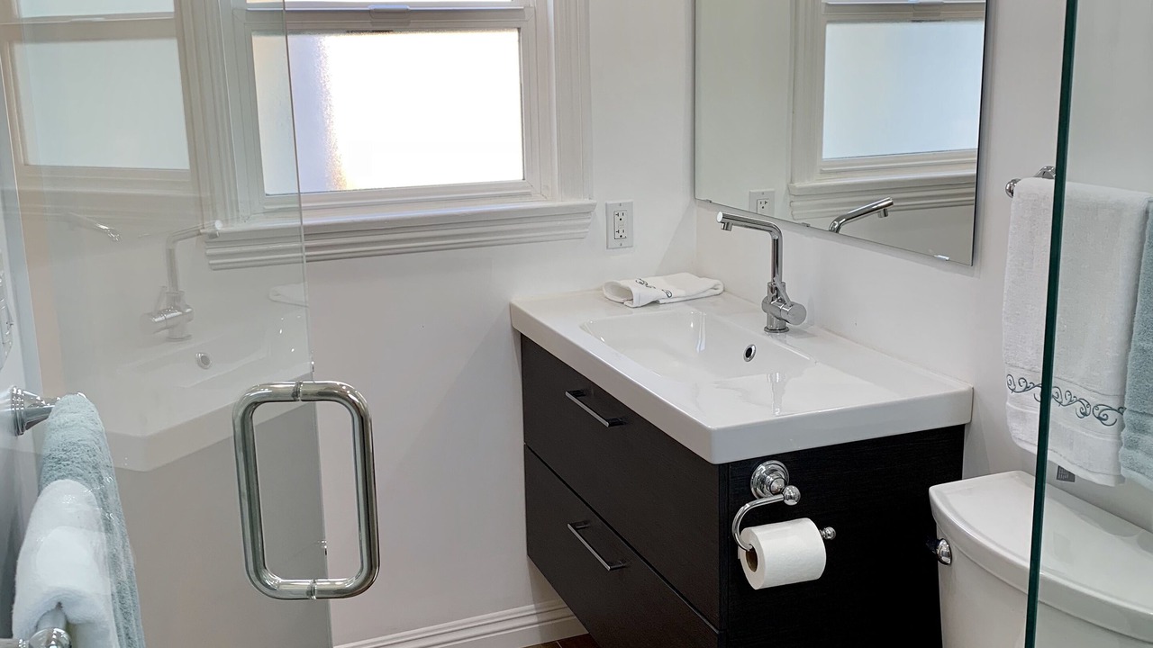 Photo of Bathroom in Belmont Shore