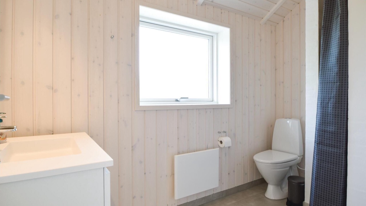Photo of Bathroom in Beder Malling