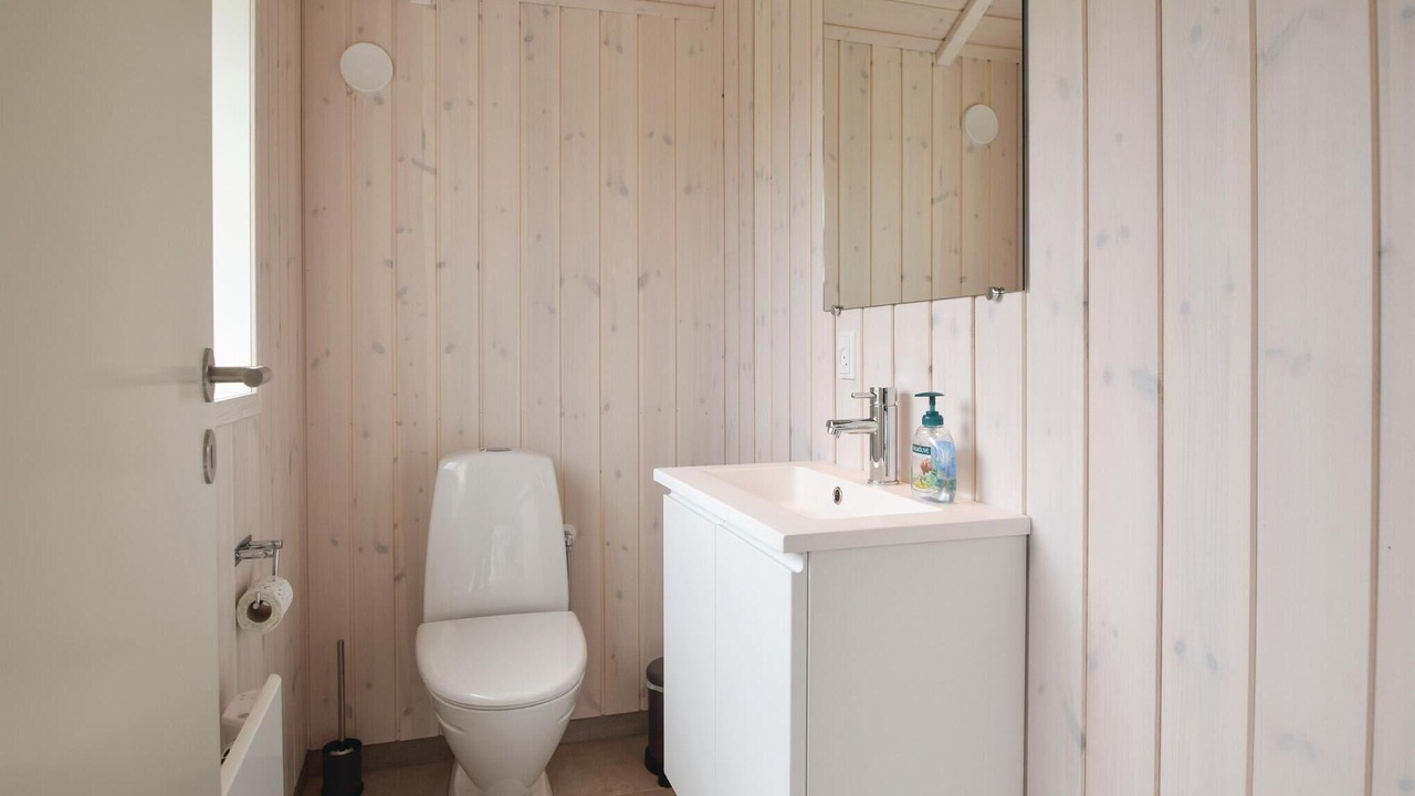 Photo of Bathroom in Beder Malling