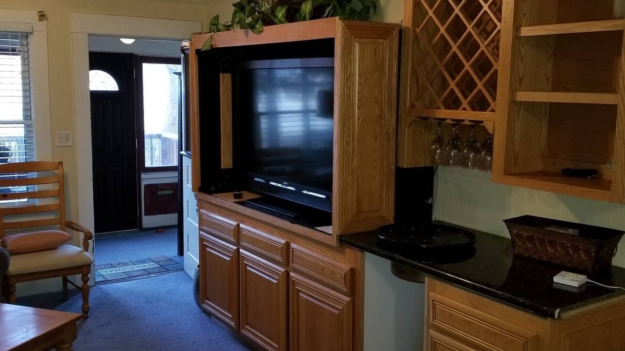 Photo of Livingroom in Downtown Klamath Falls