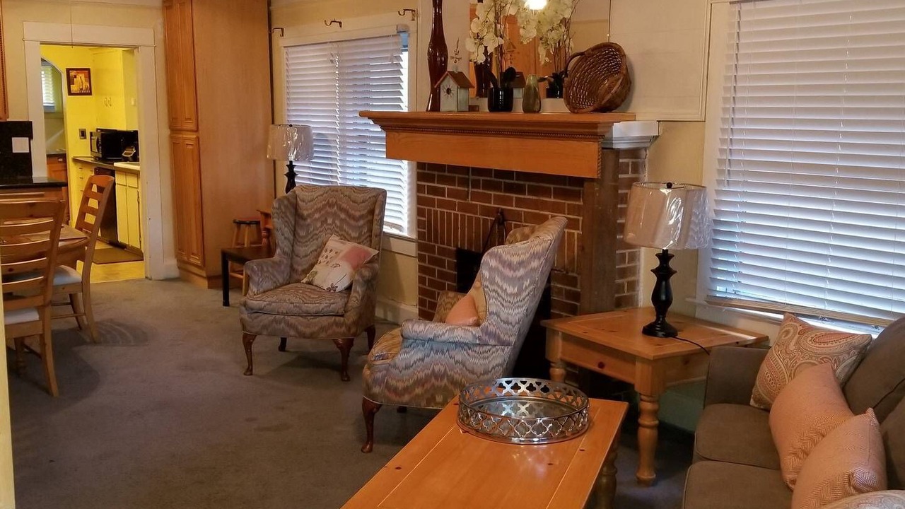 Photo of Livingroom in Downtown Klamath Falls