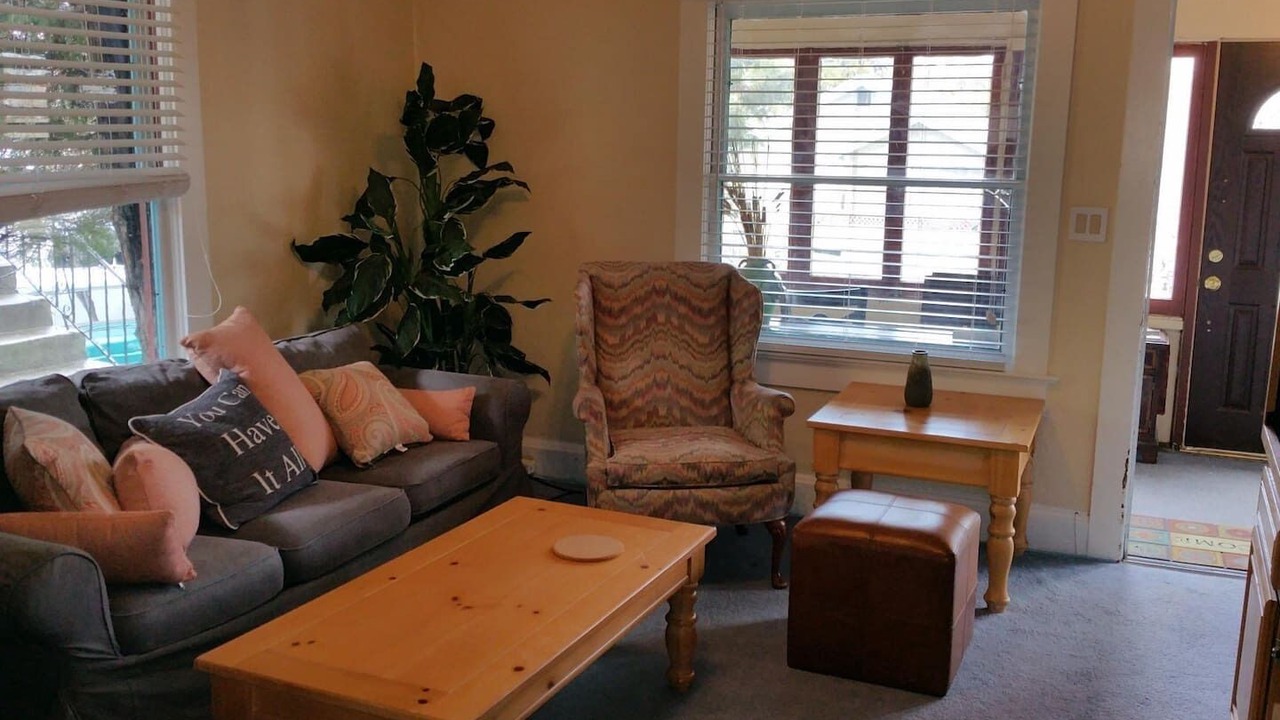 Photo of Livingroom in Downtown Klamath Falls