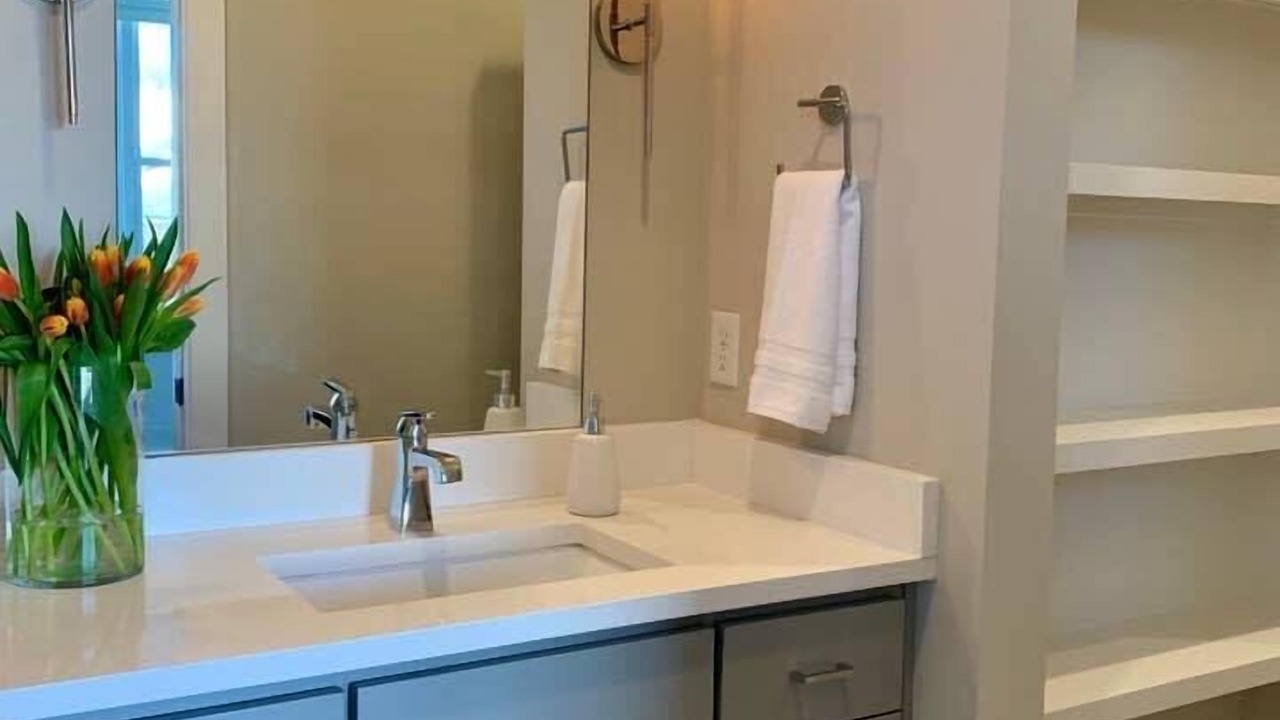 Photo of Bedroom in Hadley - Washington
