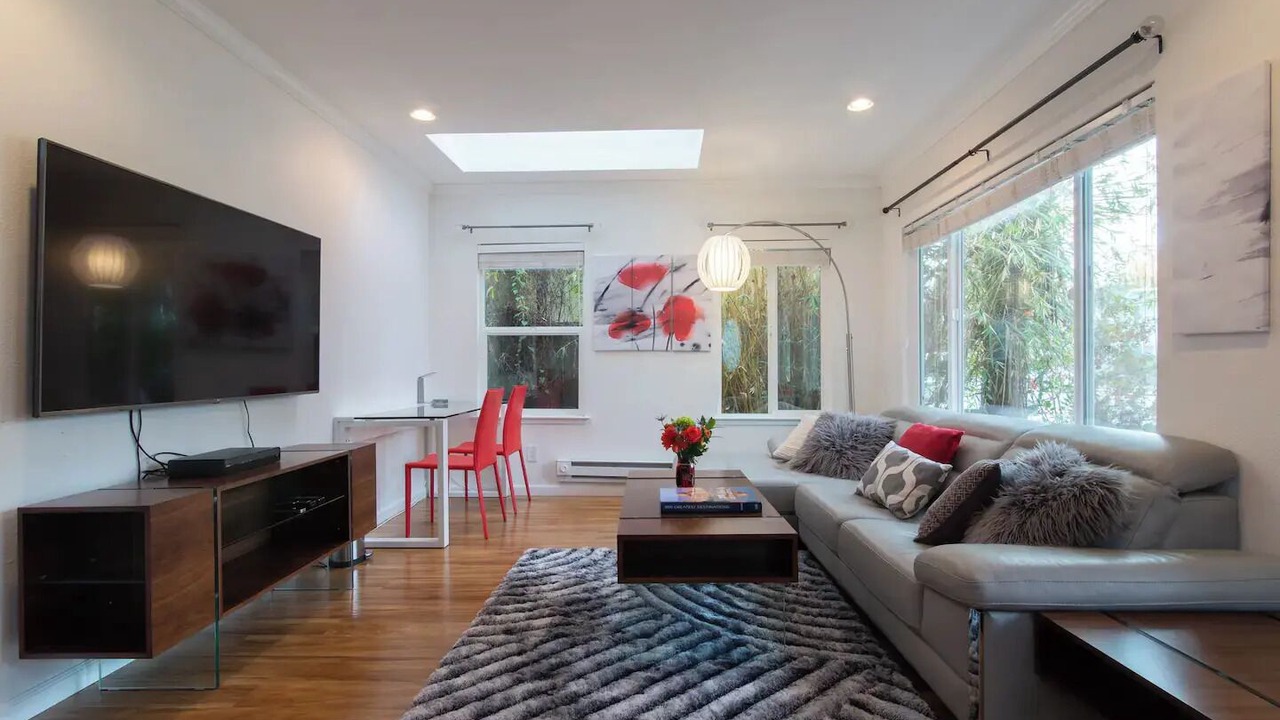 Photo of Livingroom in Stanford
