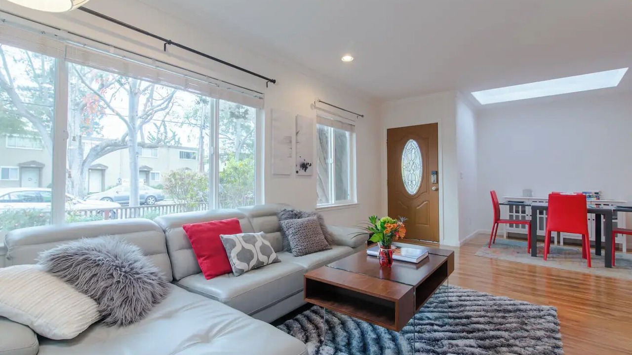 Photo of Livingroom in Stanford