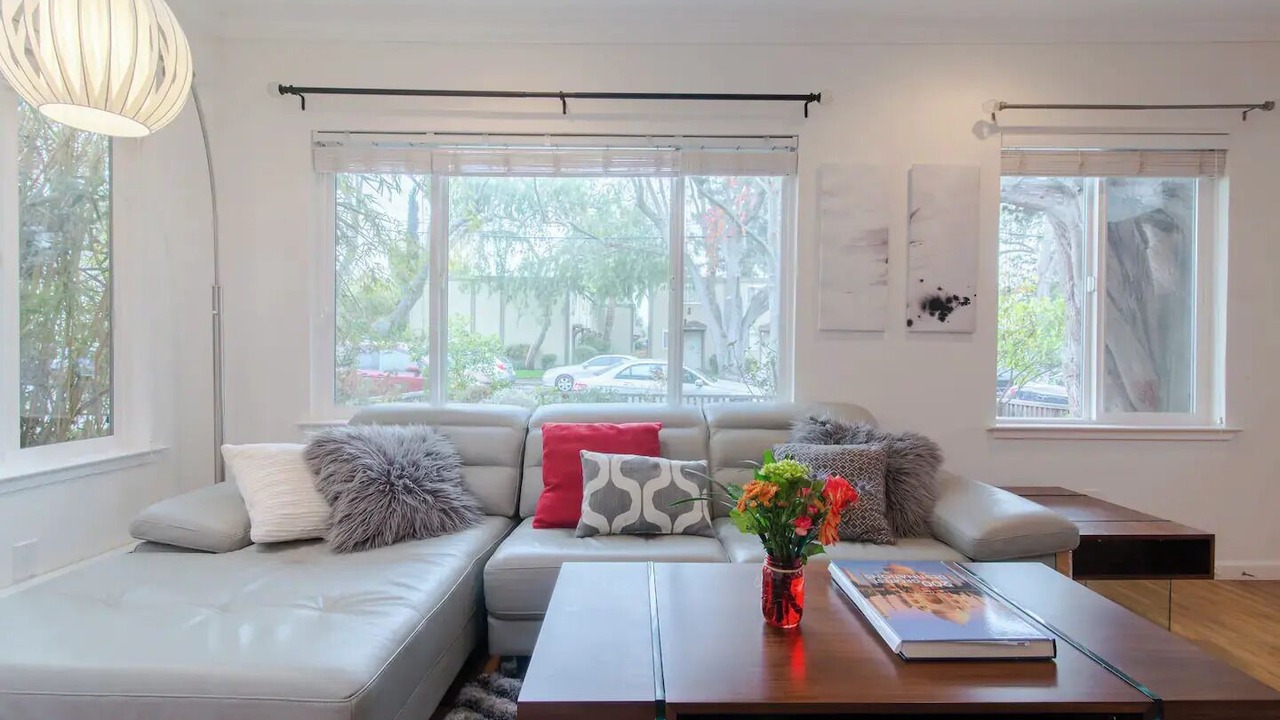 Photo of Livingroom in Stanford