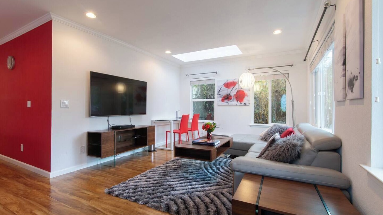 Photo of Livingroom in Stanford
