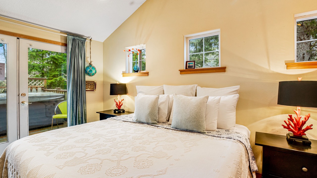 Photo of Bedroom in Rockaway Beach