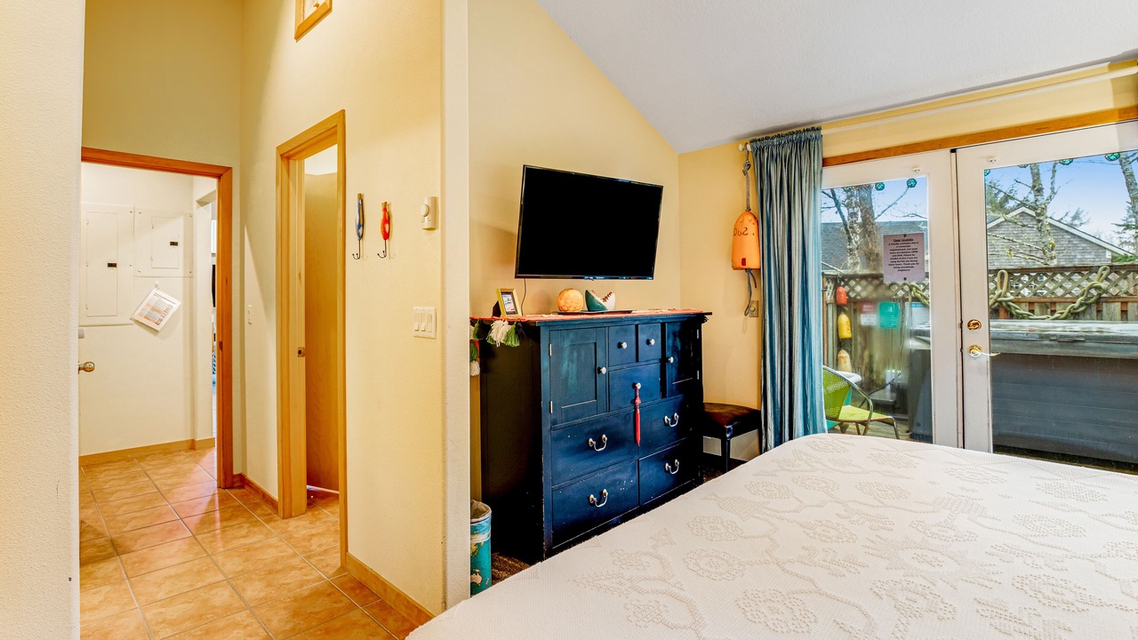 Photo of Bedroom in Rockaway Beach