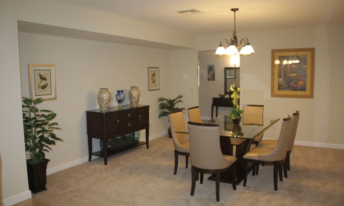 Photo of Livingroom in Raskin Estates