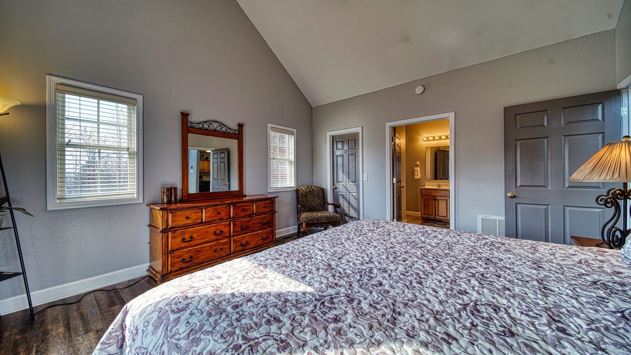 Photo of Bedroom in Hiawassee
