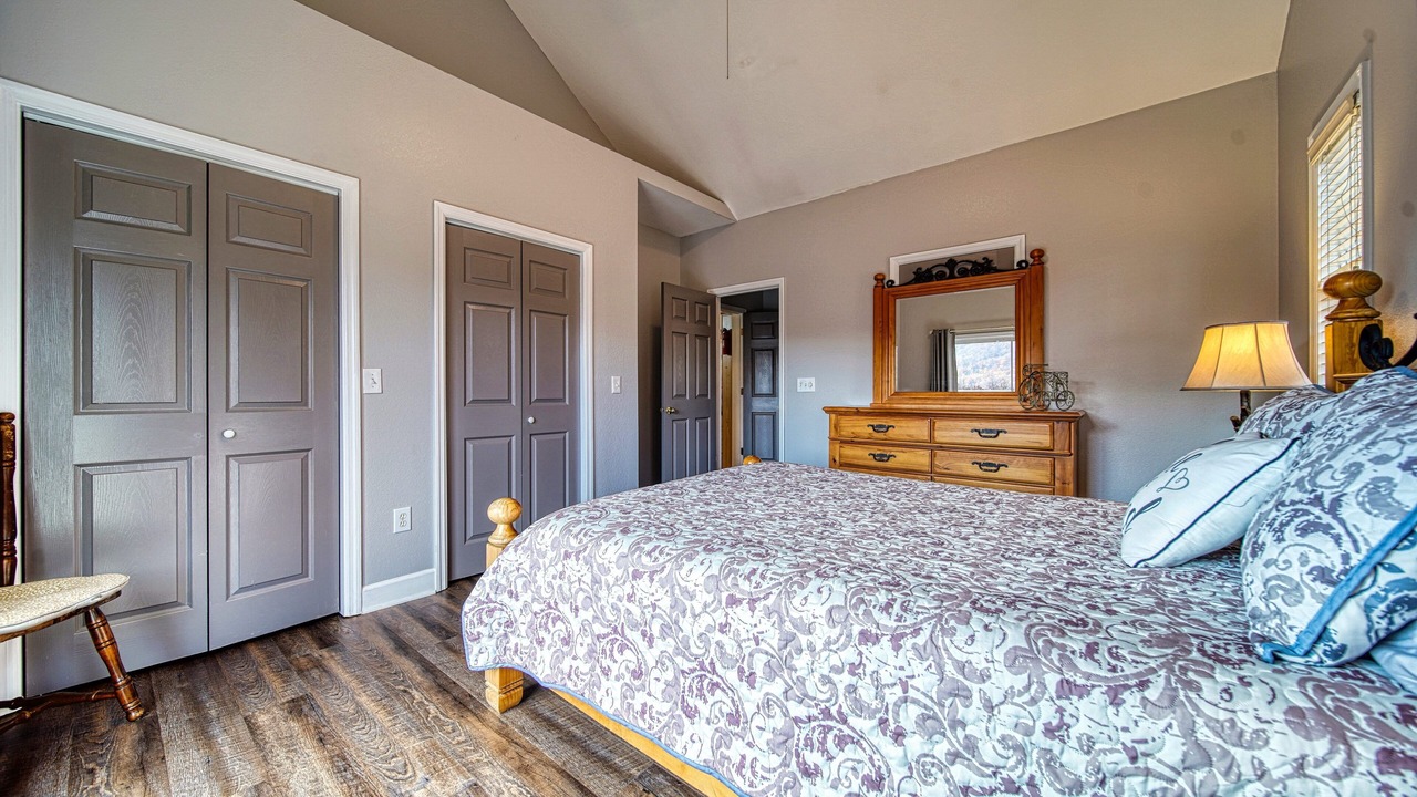 Photo of Bedroom in Hiawassee