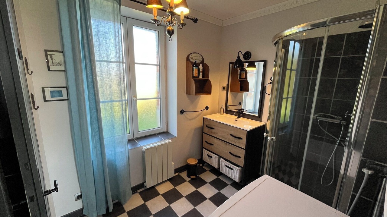 Photo of Bathroom in Oisly