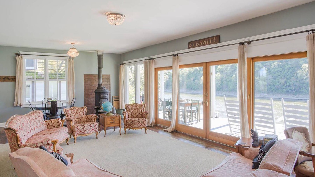 Photo of Livingroom in Pennington Bend