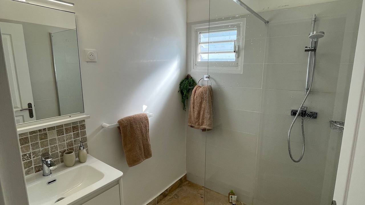 Photo of Bathroom in Grande-Terre