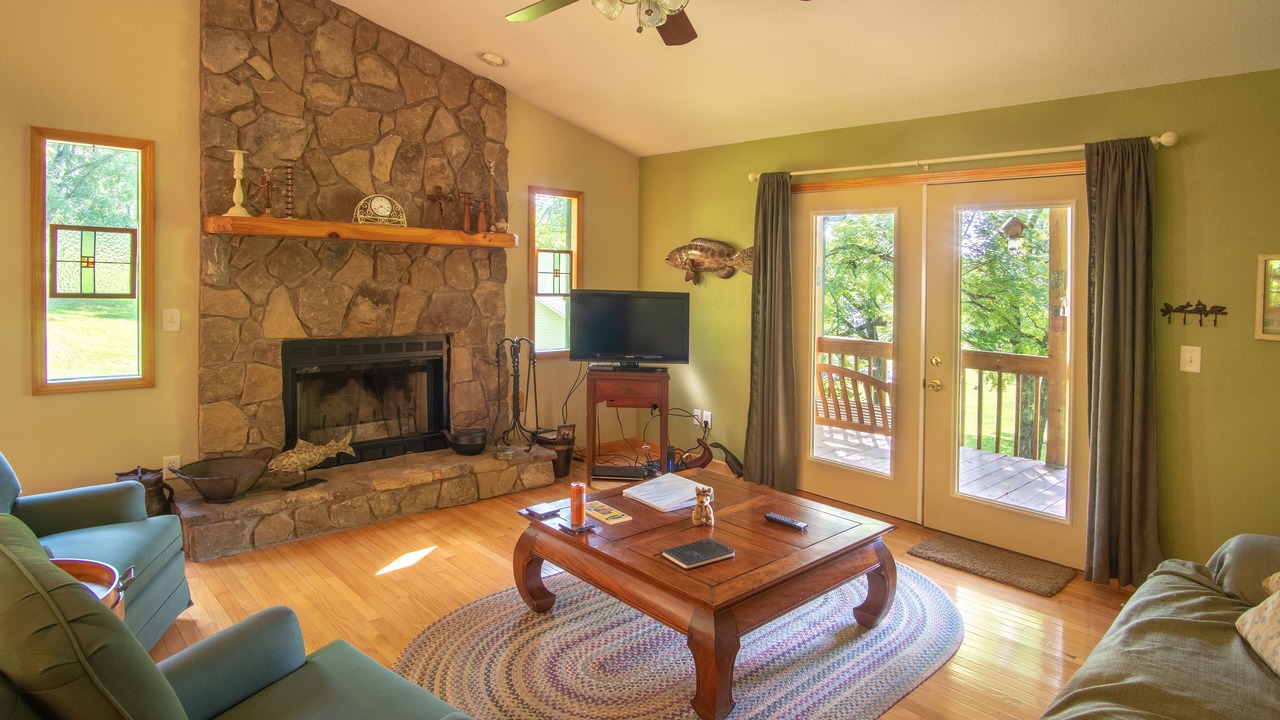 Photo of Livingroom in Hayesville