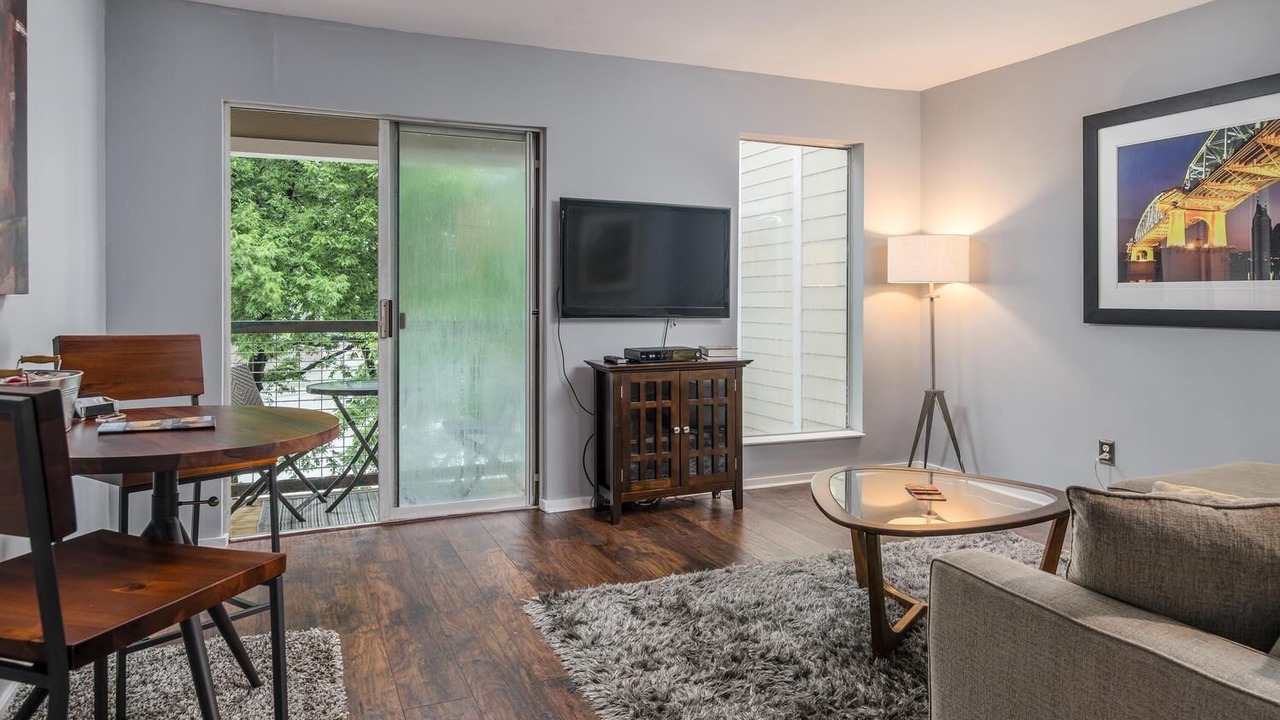 Photo of Livingroom in East Bank
