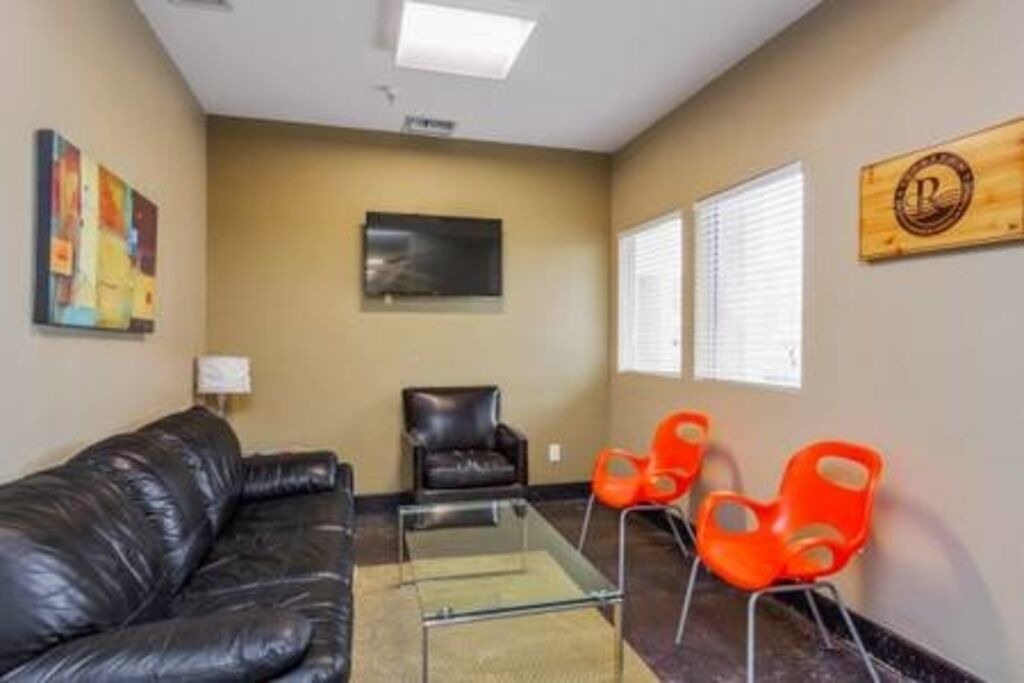 Photo of Livingroom in East Bank