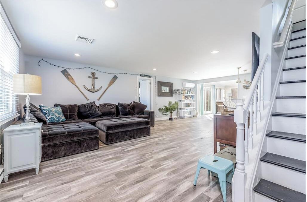 Photo of Livingroom in Eastward Look