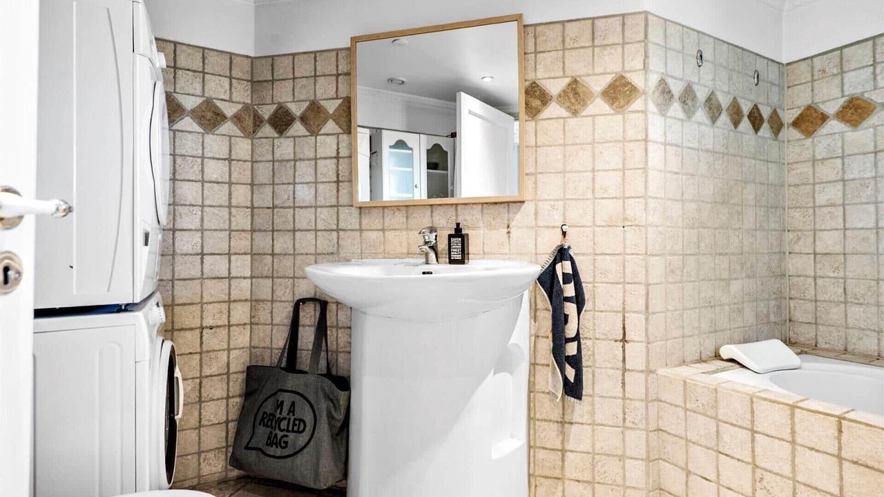 Photo of Bathroom in Beder Malling