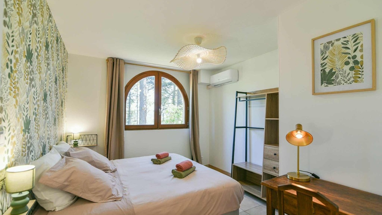Photo of Bedroom in Crest