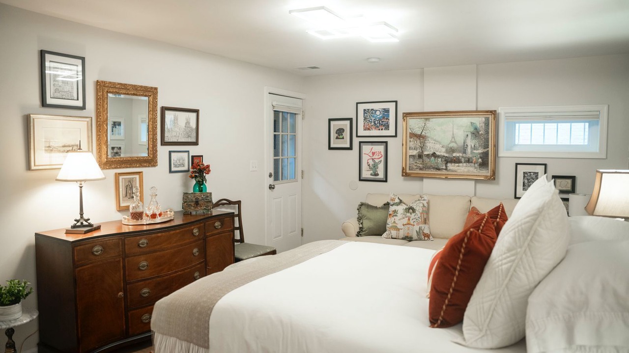 Photo of Bedroom in Dupont Circle