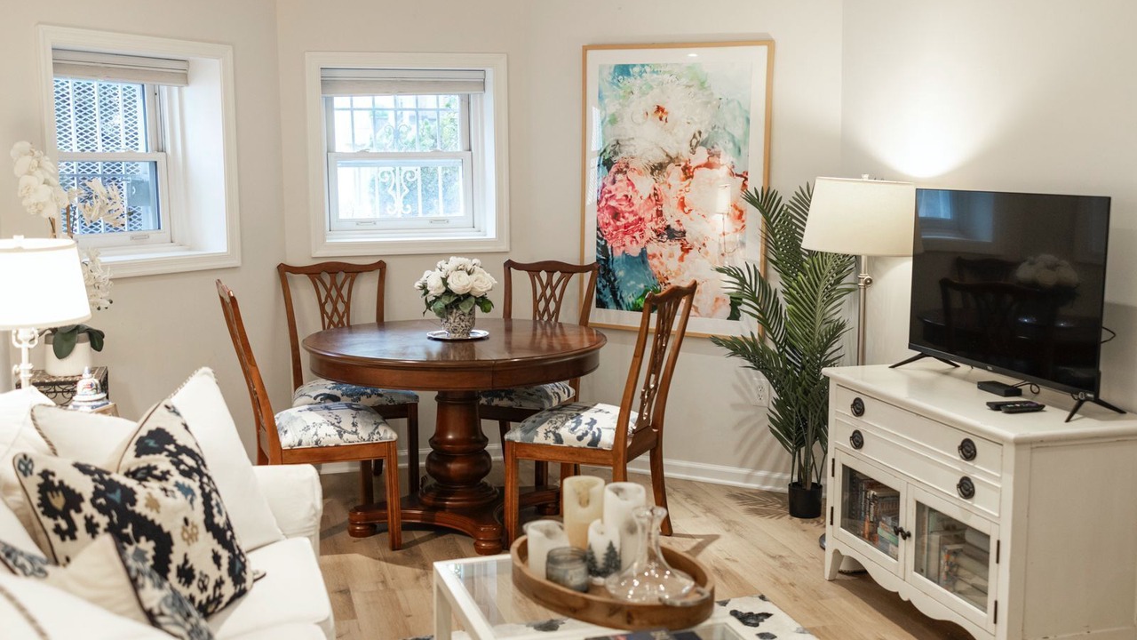 Photo of Livingroom in Dupont Circle